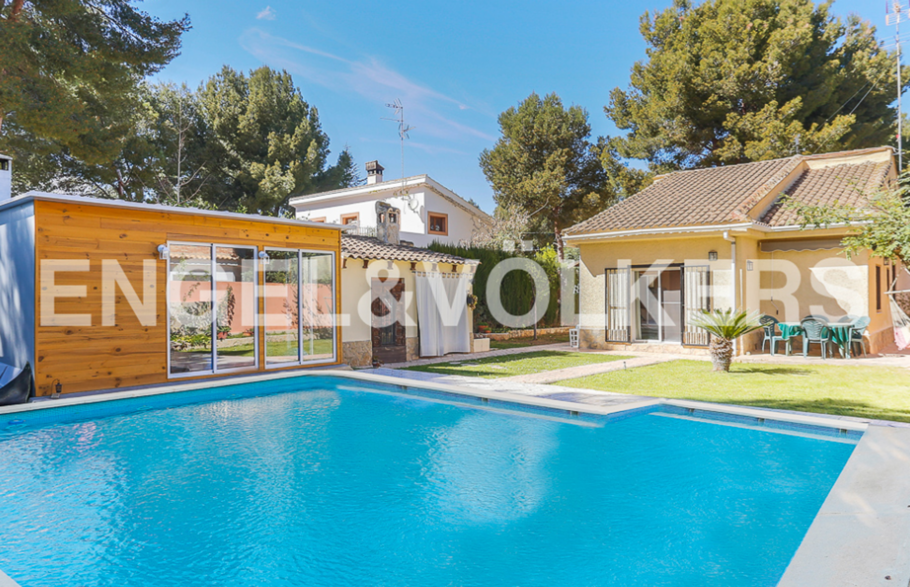 Estupendo chalet en Torres de Portacoeli.