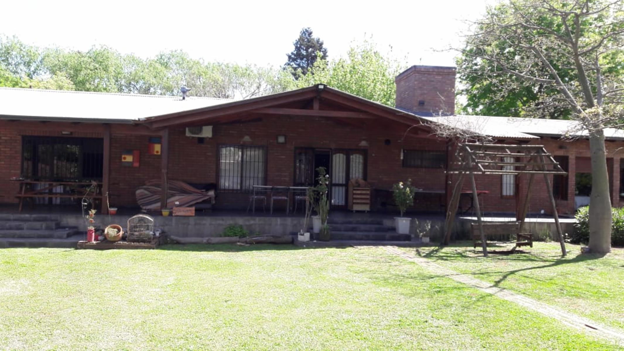 VENDE EXCELENTE PROPIEDAD EN BARRIO LOS TRONCOS EN FUNES