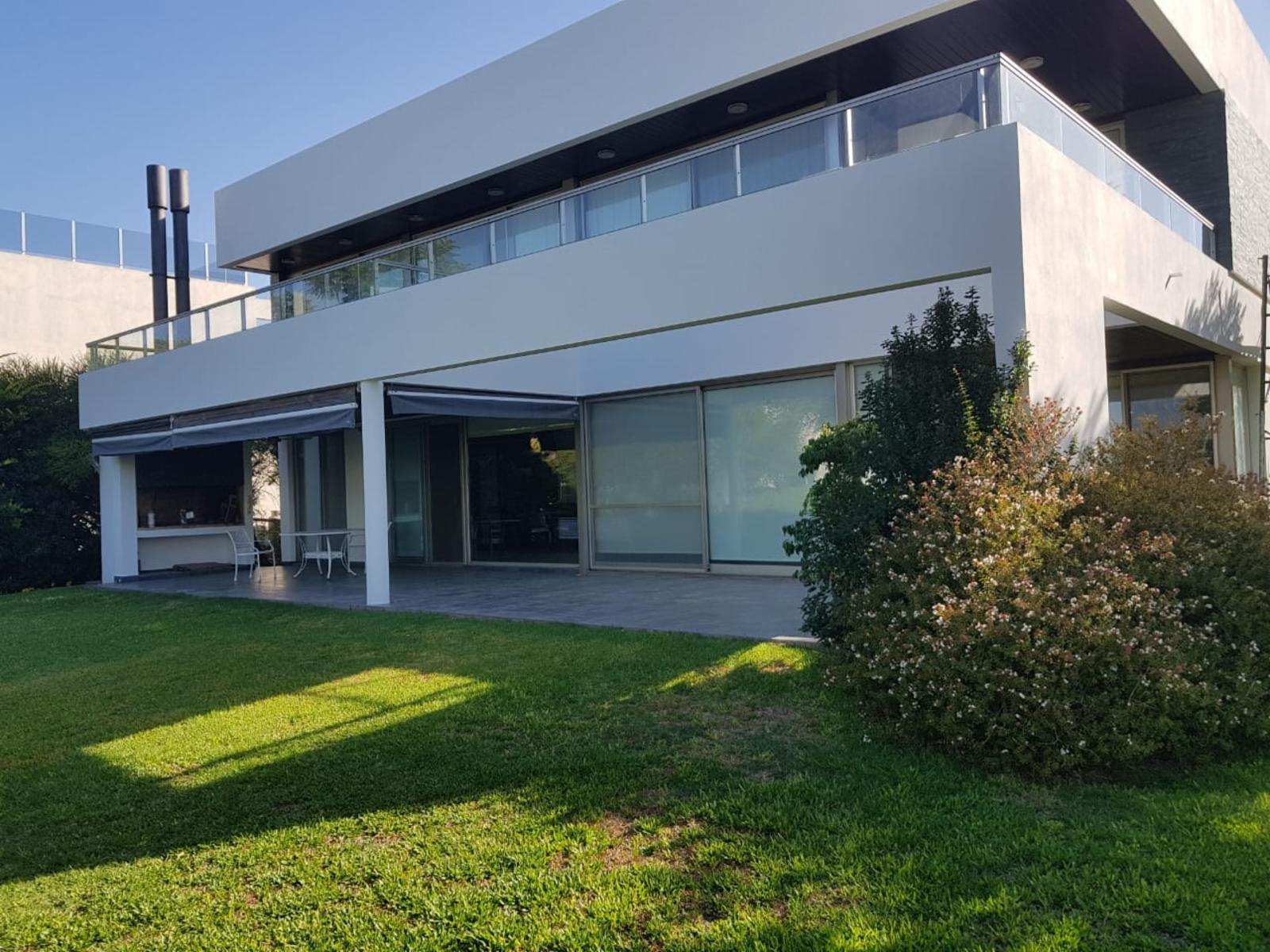 VENDE PROPIEDAD DE CATEGORIA EN PUEBLO ESTHER- EXCELENTE UBICACION EN LA BHAIA