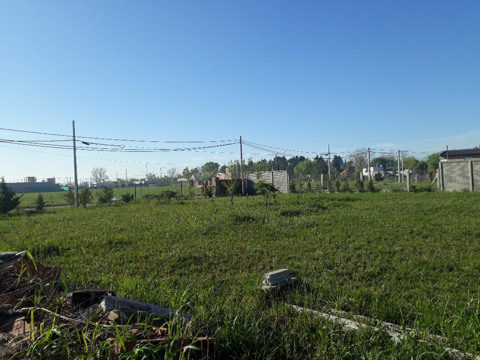 VENDE 2 LOTES LINDEROS-JUTOS O SEPARADOS EN ESQUINA-BARRIO LAS ACEQUIAS ROLDAN