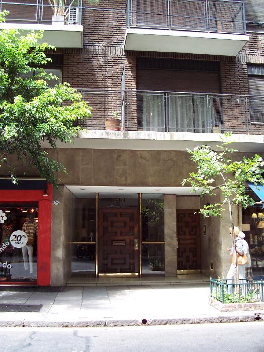 RETASADO-  RECOLETA- 2 AMB. EXT. MUY LUM. AA-  Buenos placards- entr.. princ. y de serv. 