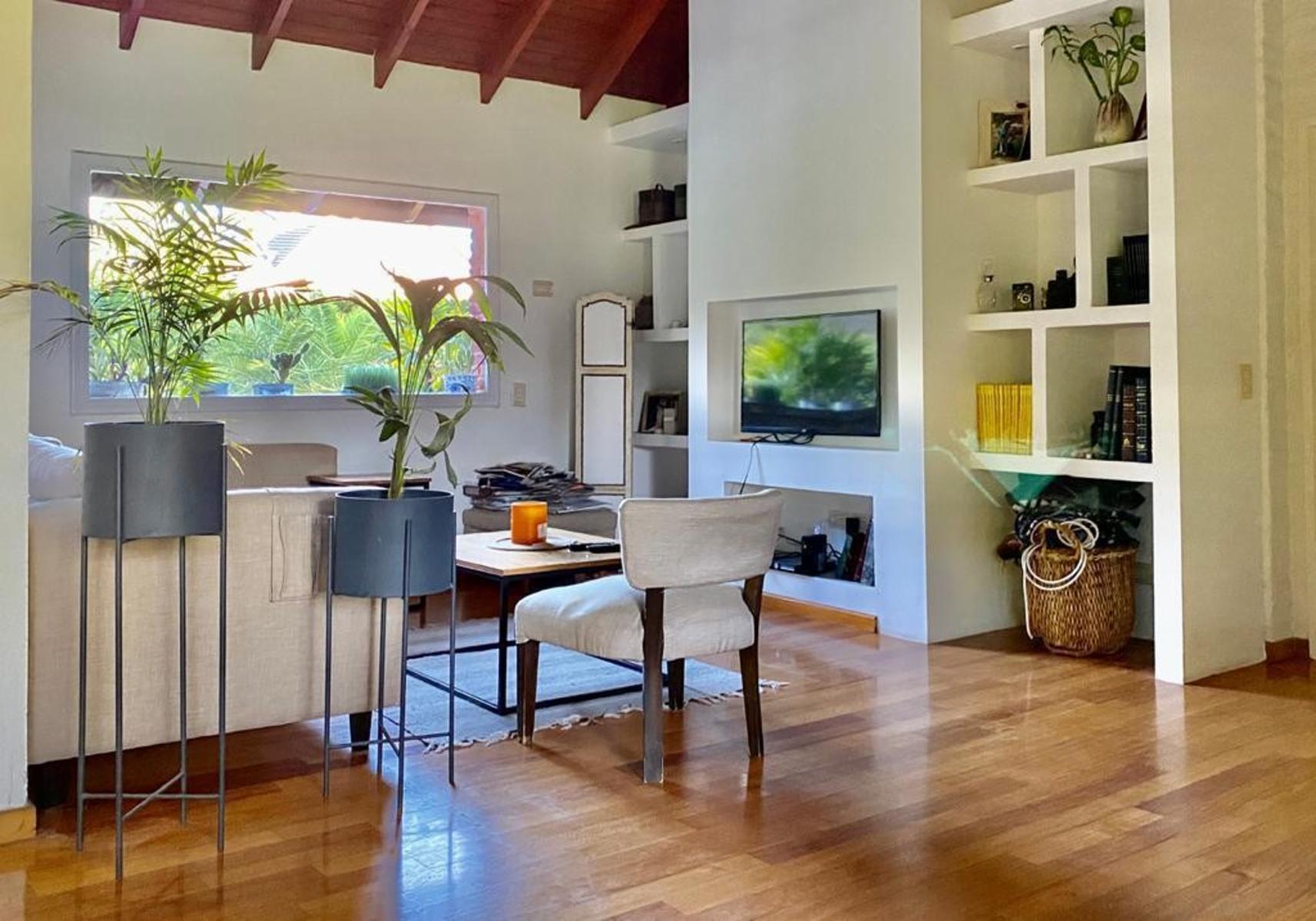 EXCELENTE OPORTUNIDAD - PROPIEDAD 9 AMB. - COUNTRY SAN DIEGO. MORENO