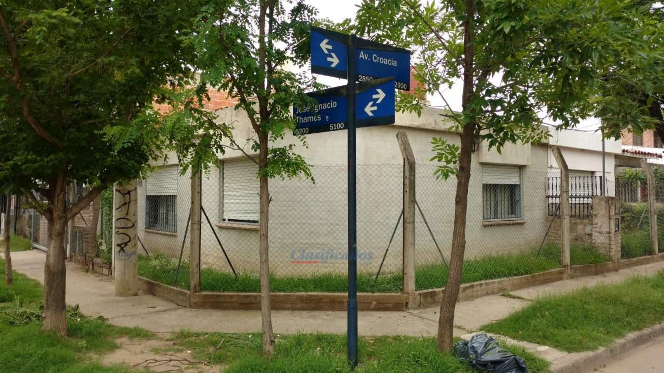 3 DPTOS. EN B° DEAN FUNES