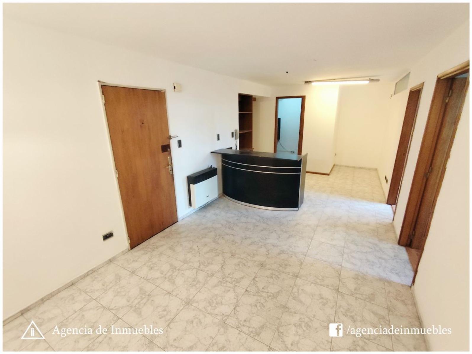 VENDE: Oficina con 2 Privados /  Zona Cañada