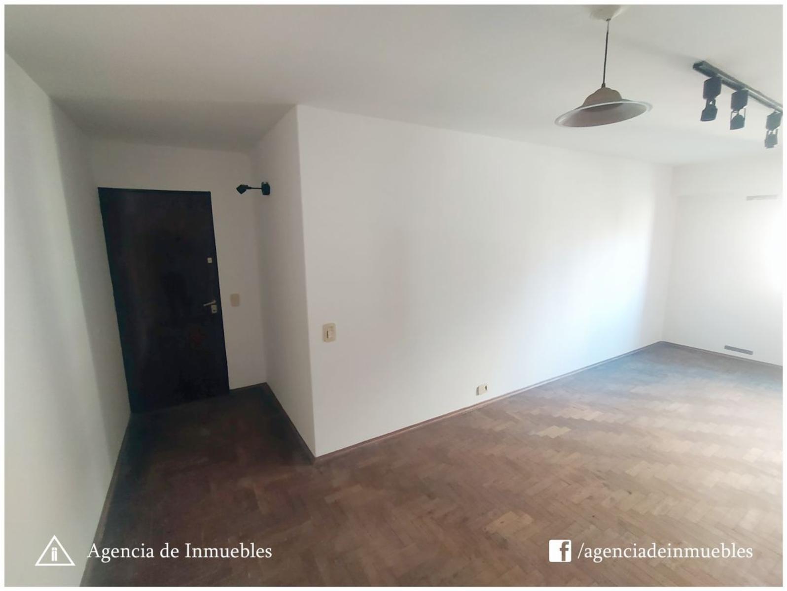 VENDE: Departamento2 Dormitorios/ Pasaje Eugenio Garzón - Nueva Córdoba / Zona Patio Olmos