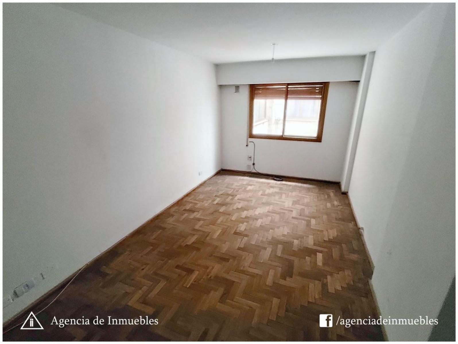 VENDE: Departamento 1 Dormitorio / Colon 150 -  B° Centro / Oportunidad