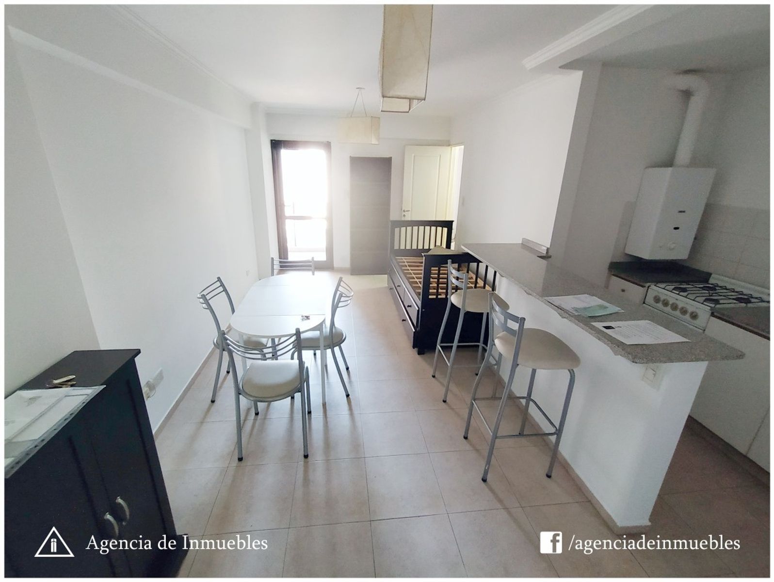 ALQUILA: Departamento 1 Dormitorio ubicado en calle Balcarce al 450 deBarrio Nueva Córdoba.  El departamento cuenta con: Living-Comedor ampliocon calefactor Balcón Cocina Zonificada con alacenas y
