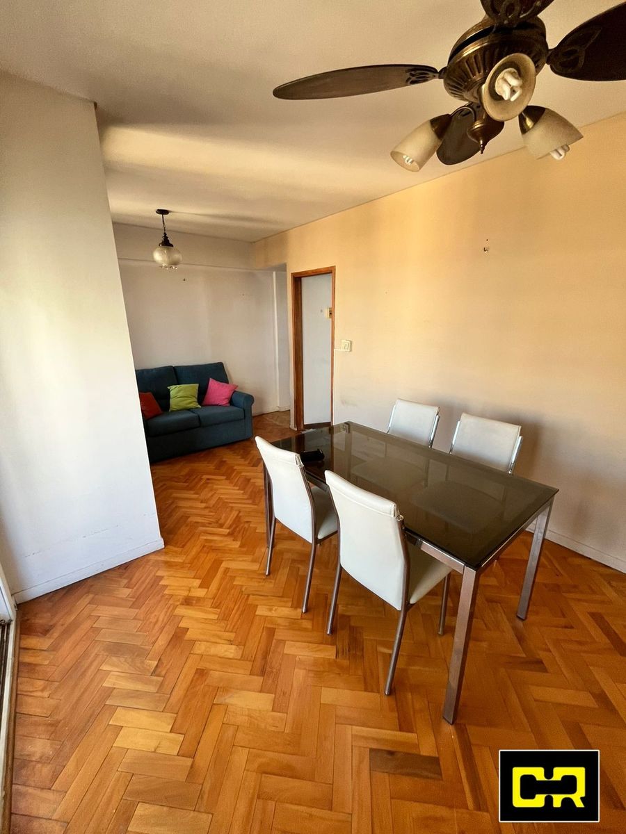 Departamento 2 ambientes al frente con balcon.