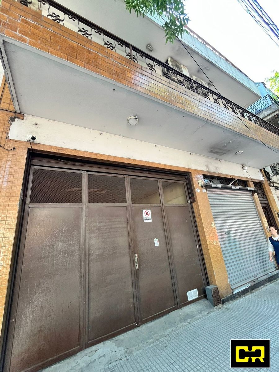 Local comercial con vivienda. Son 515m2 totales.