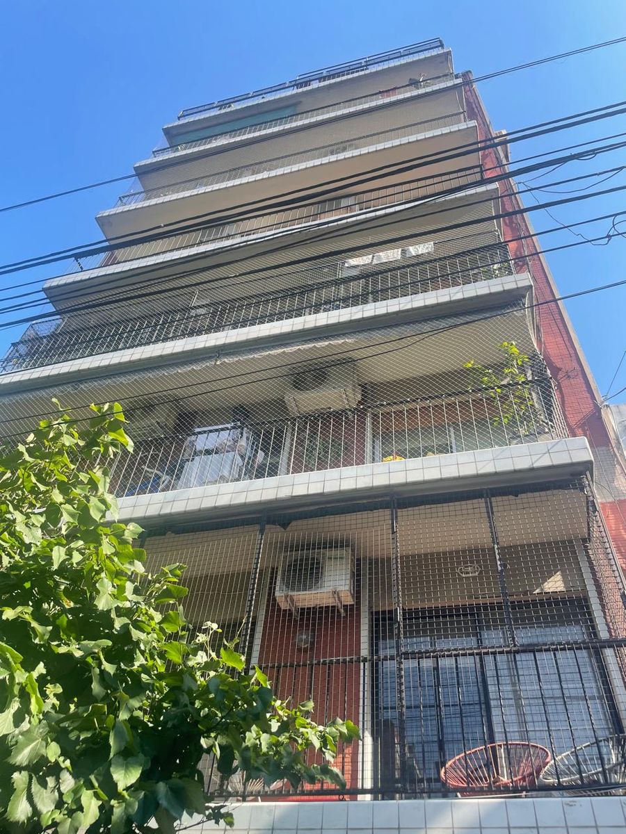 Departamento 2 ambientes muy bien ubicado.