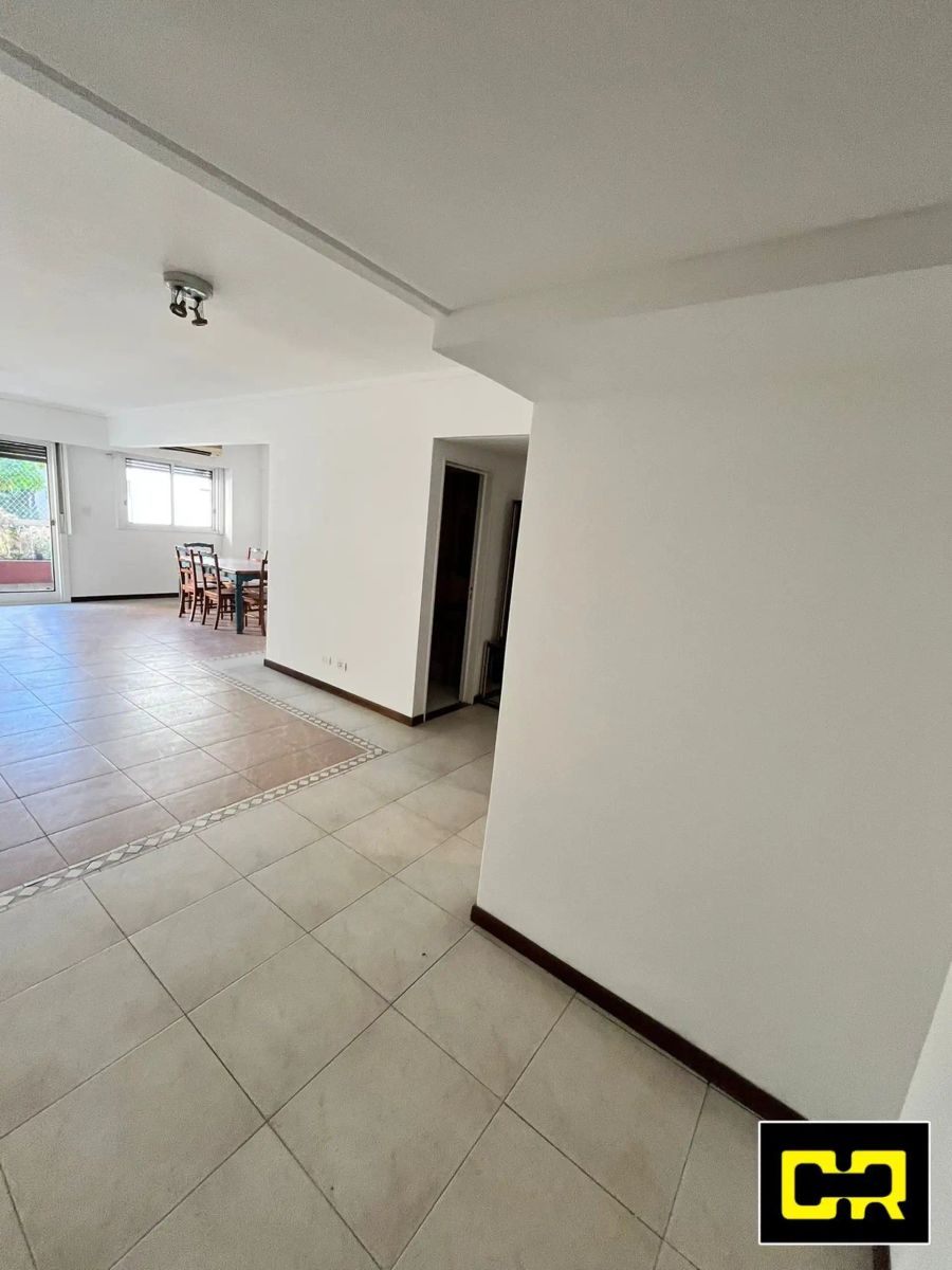 Departamento 4 ambientes al frente con balcon.