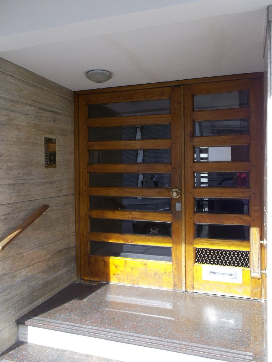 Departamento 3 ambientes modernizado contrafrente con balcon.