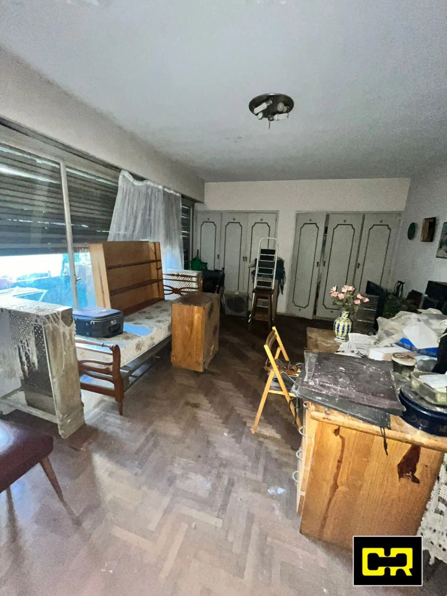 Semipiso 4 ambientes con balcones al frente.
