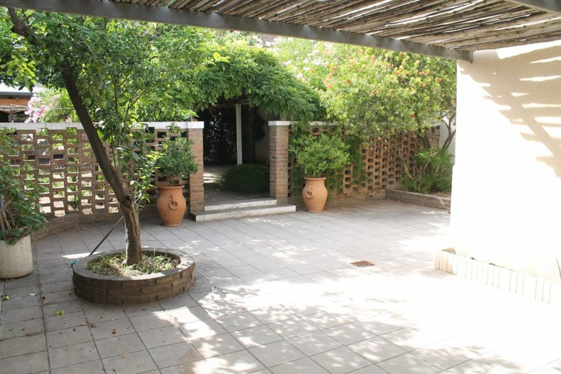 SE VENDE CASA ESTILO CHALET 4 DORMITORIOS BARRIO NOROESTE