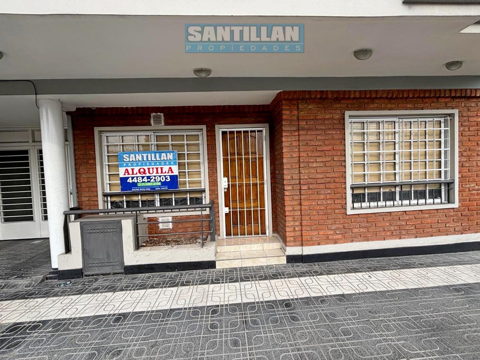 Excelente departamento de tres ambientes.