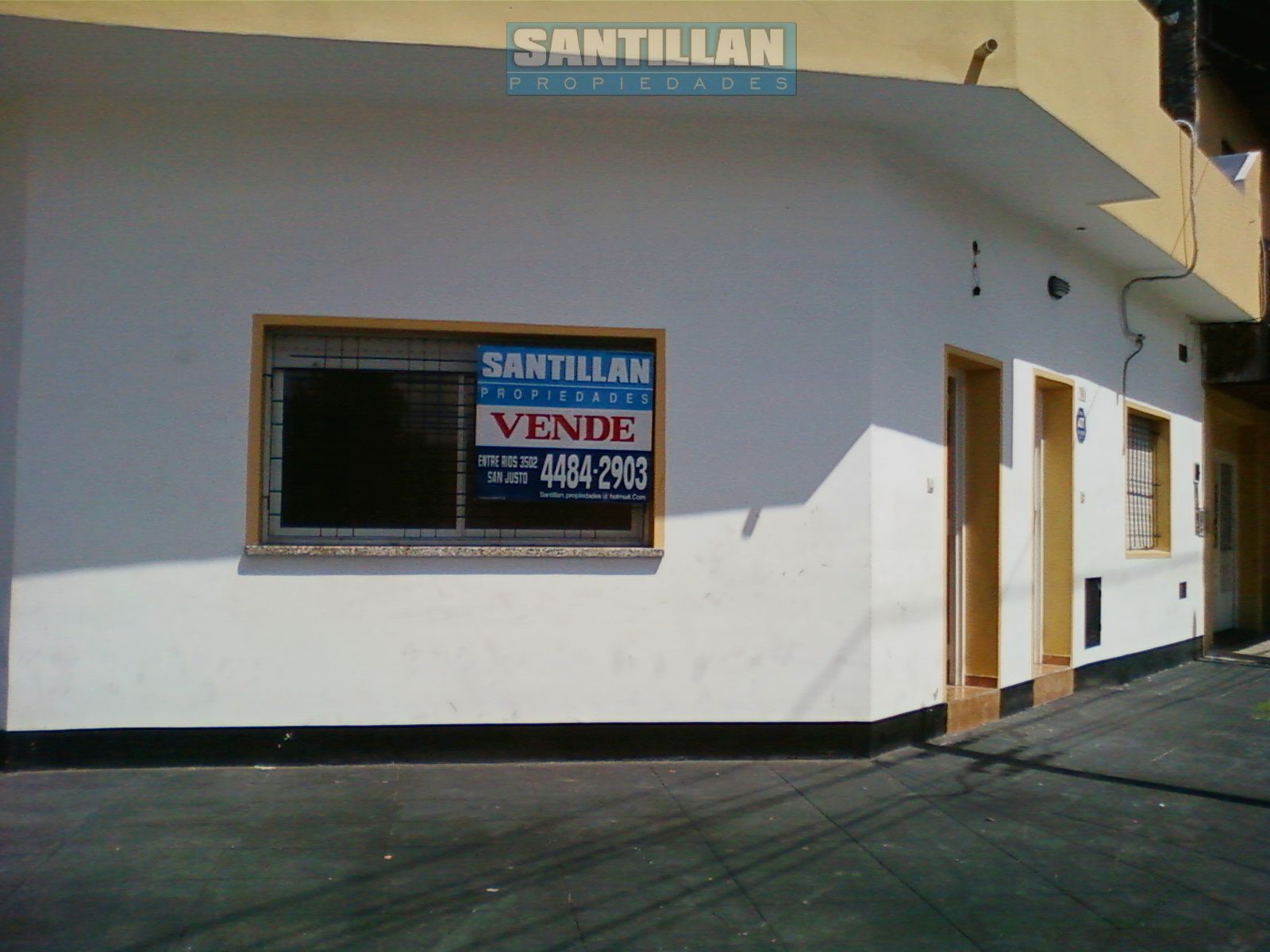 CASA EN PH 3 AMBIENTES EN ESQUINA AL FRENTE CON PATIO Y COCHERA - LA TABLADA