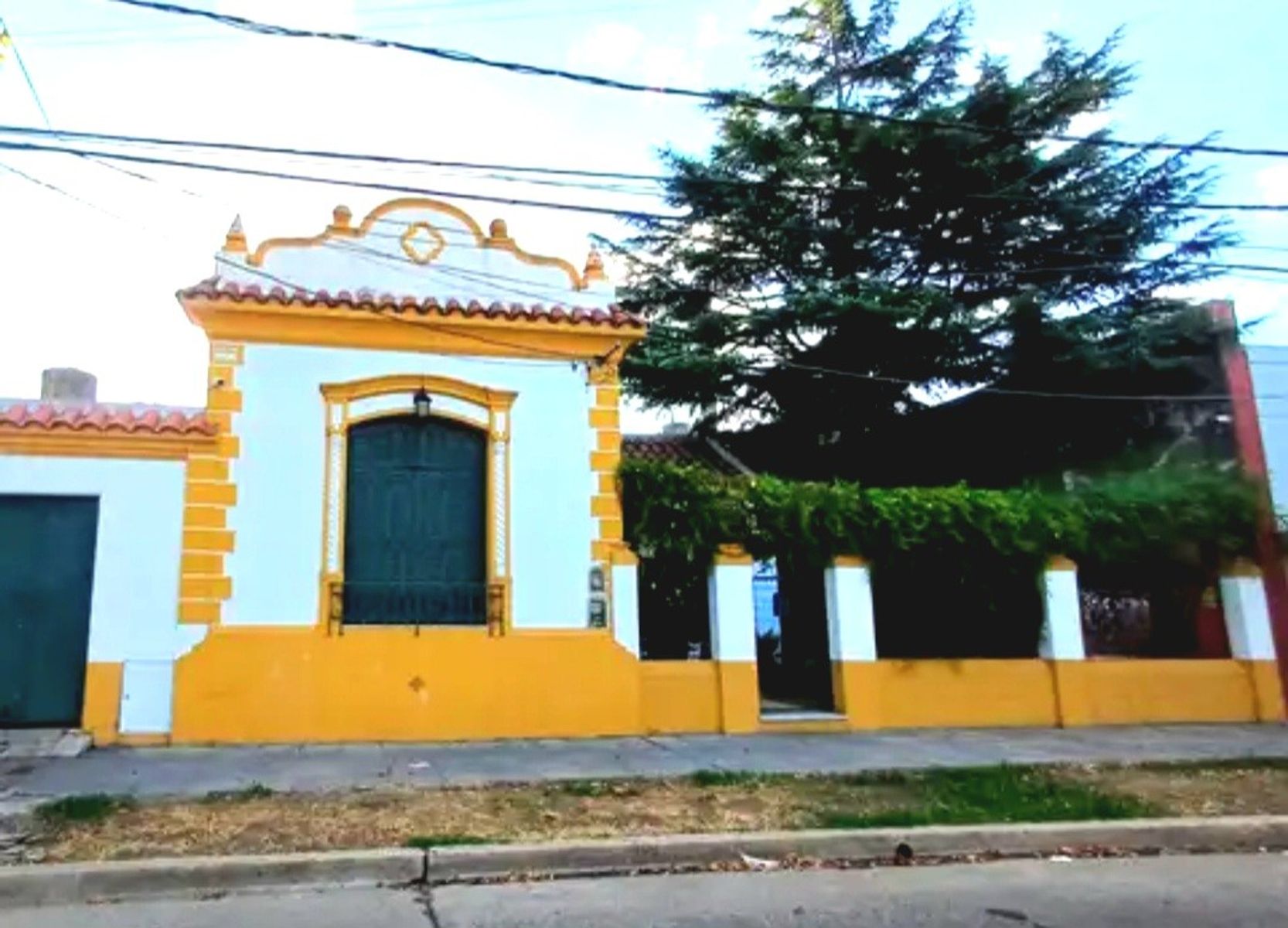 VENTA CHALET 6 AMBIENTES CON JARDIN,TERRAZA Y COCHERA CIUDADELA