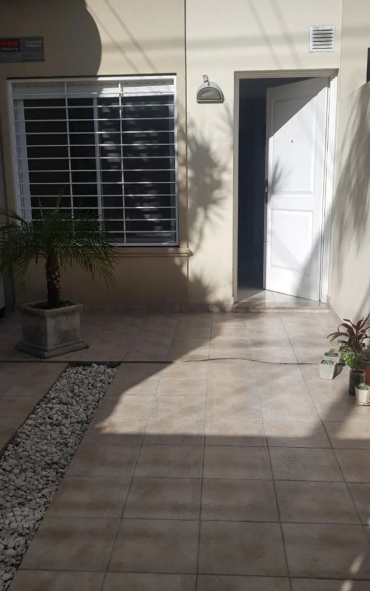 ALQUILER - DEPARTAMENTO 2 AMBIENTES CON FONDO Y COCHERA RAMOS MEJIA