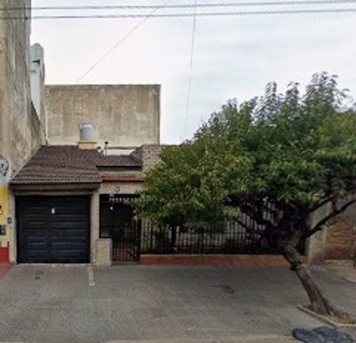 VENTA - CASA 4 AMBIENTES CON PATIO, TERRAZA Y COCHERA LA TABLADA