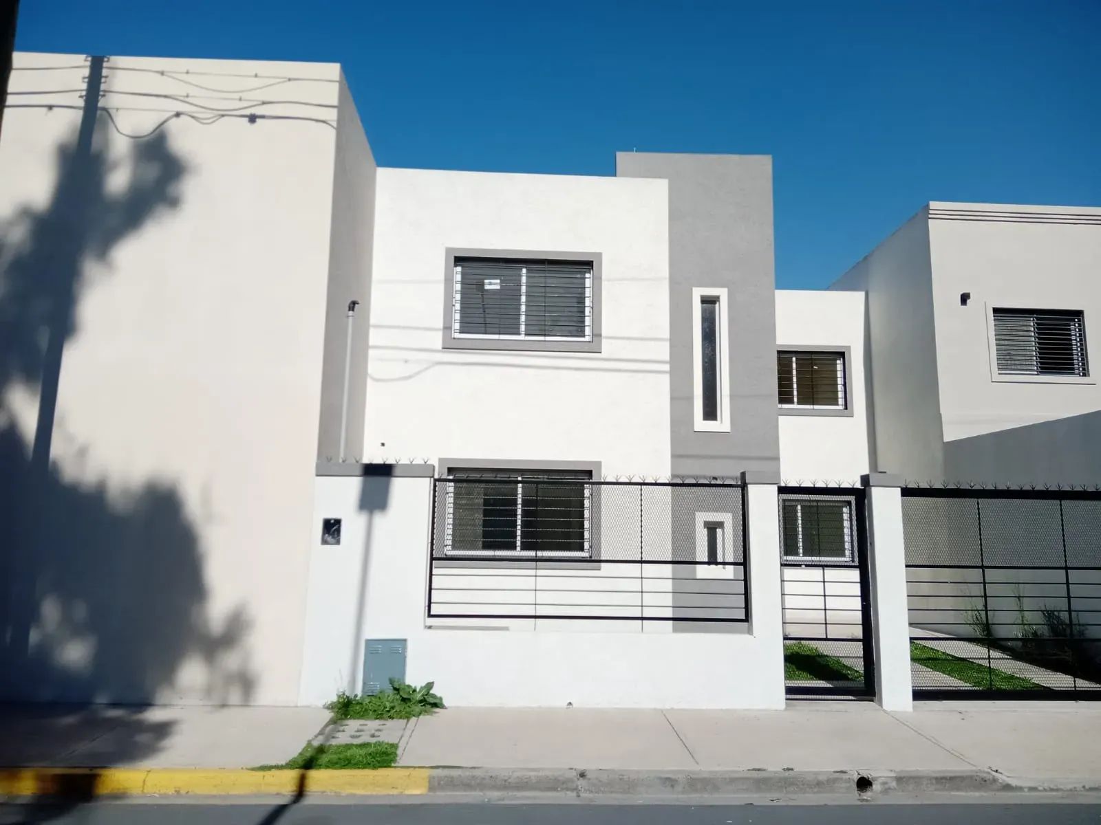 ALQUILER - CASA 3 AMBIENTES CON PATIO ITUZAINGO