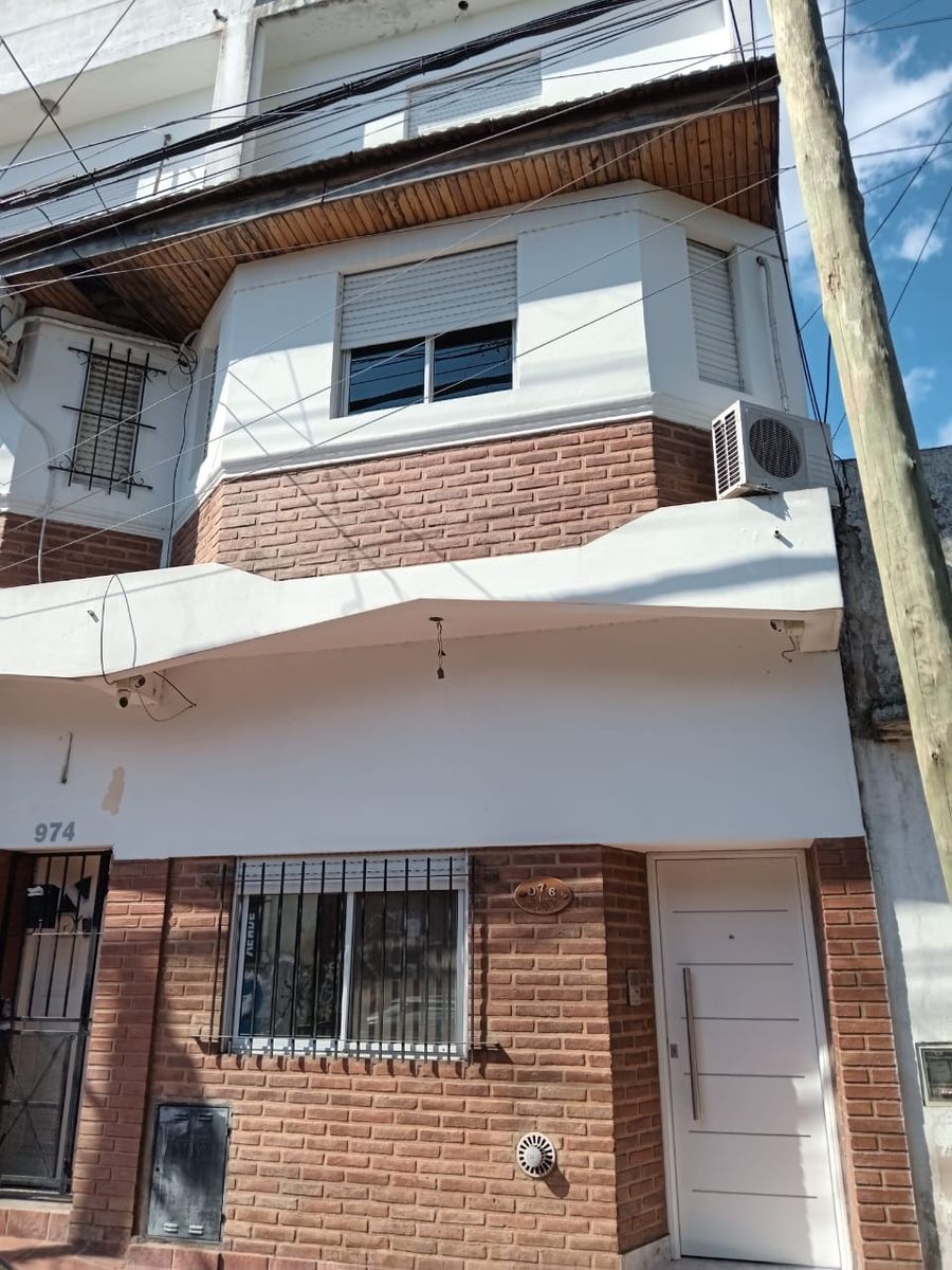 Venta Ramos Mejia Triplex al frente 4 ambientes con garage y terraza