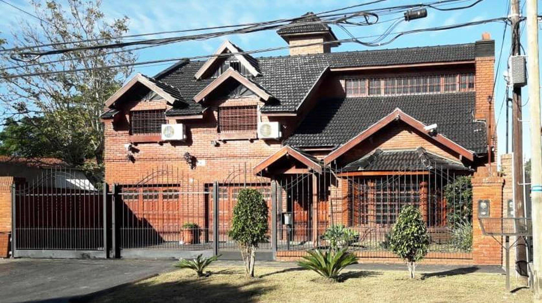 Hermosa casa con 5 dormitorios en Moreno Sur.