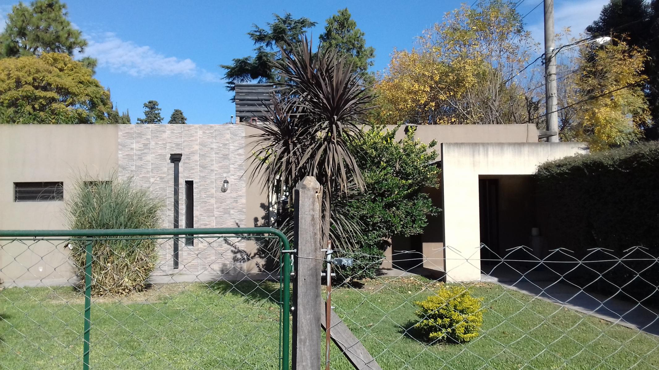 Hermosa casa quinta en venta, barrio Parque Paso del Rey 