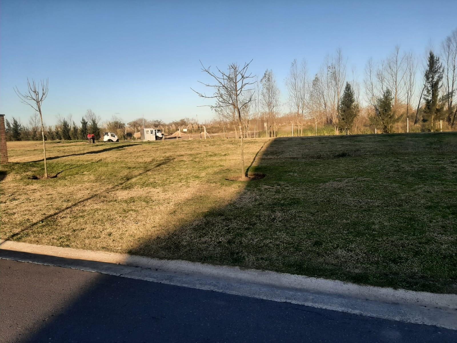 VaqueraPropiedades vende lote en barrio cerrado El Naudir de Escobar.