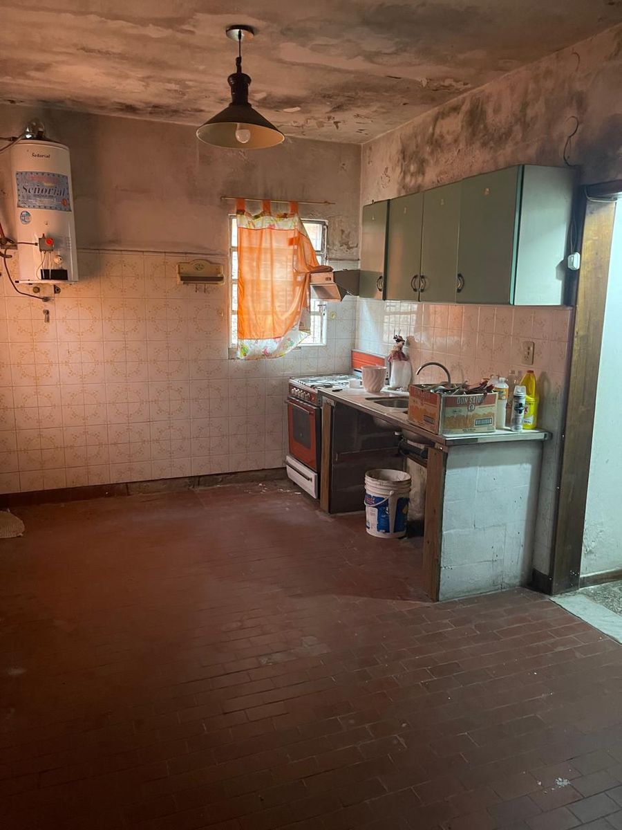 SE VENDE CASA A REFACCIONAR EN ISIDRO CASANOVA
