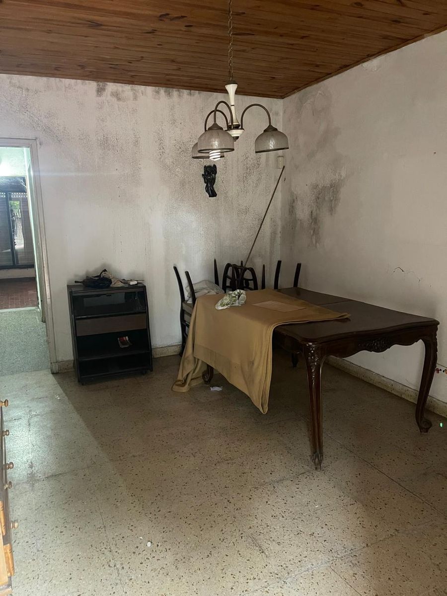SE VENDE CASA A REFACCIONAR EN ISIDRO CASANOVA