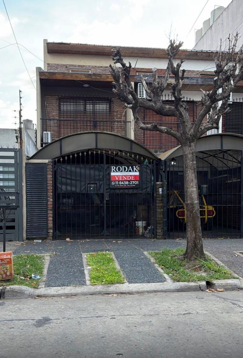 SE VENDE TRIPLEX EN VILLA LUZURIAGA