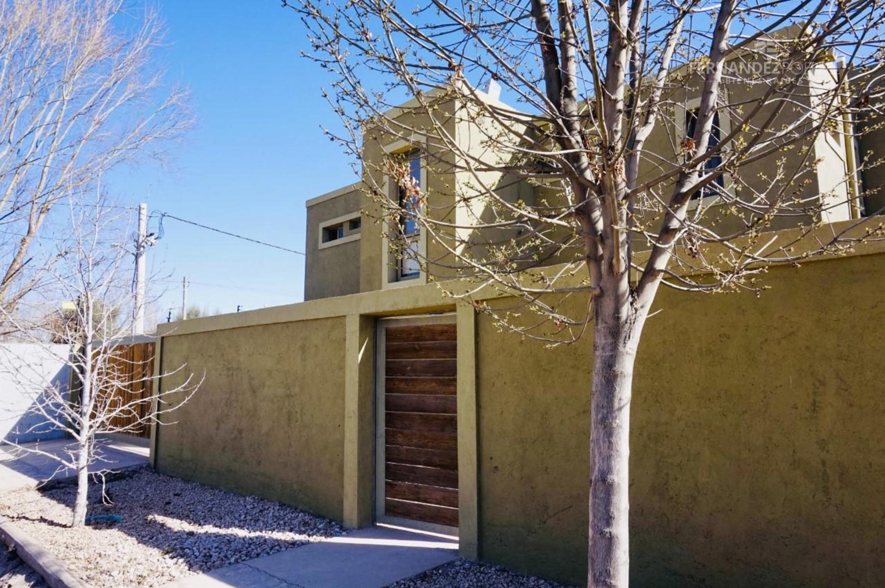 SE VENDE Casa Dos Pisos 3D 3B Complejo Cerrado Chacras de Coria