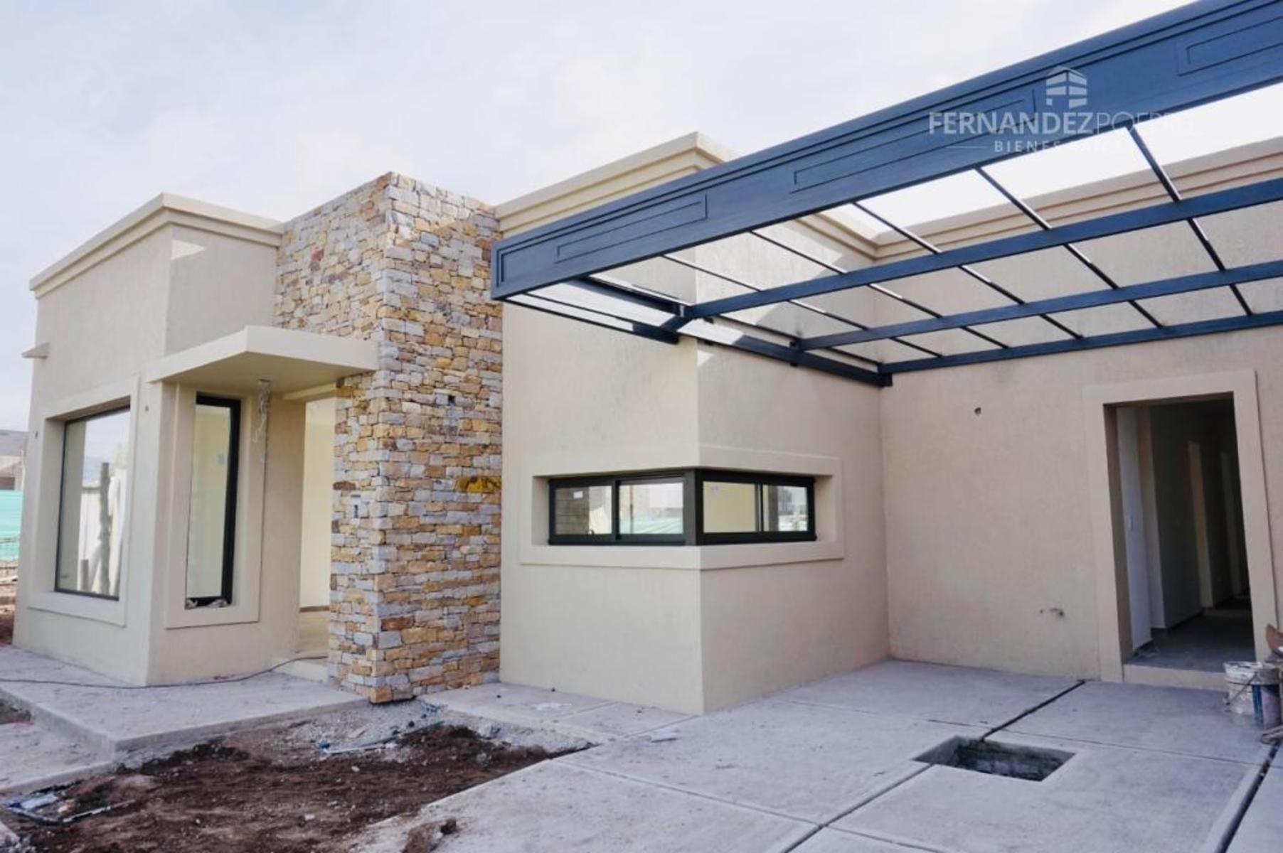 SE VENDE Casa A Estrenar 3D 2B Finas Terminaciones Barrio Privado Rincon de Drummond Lujan