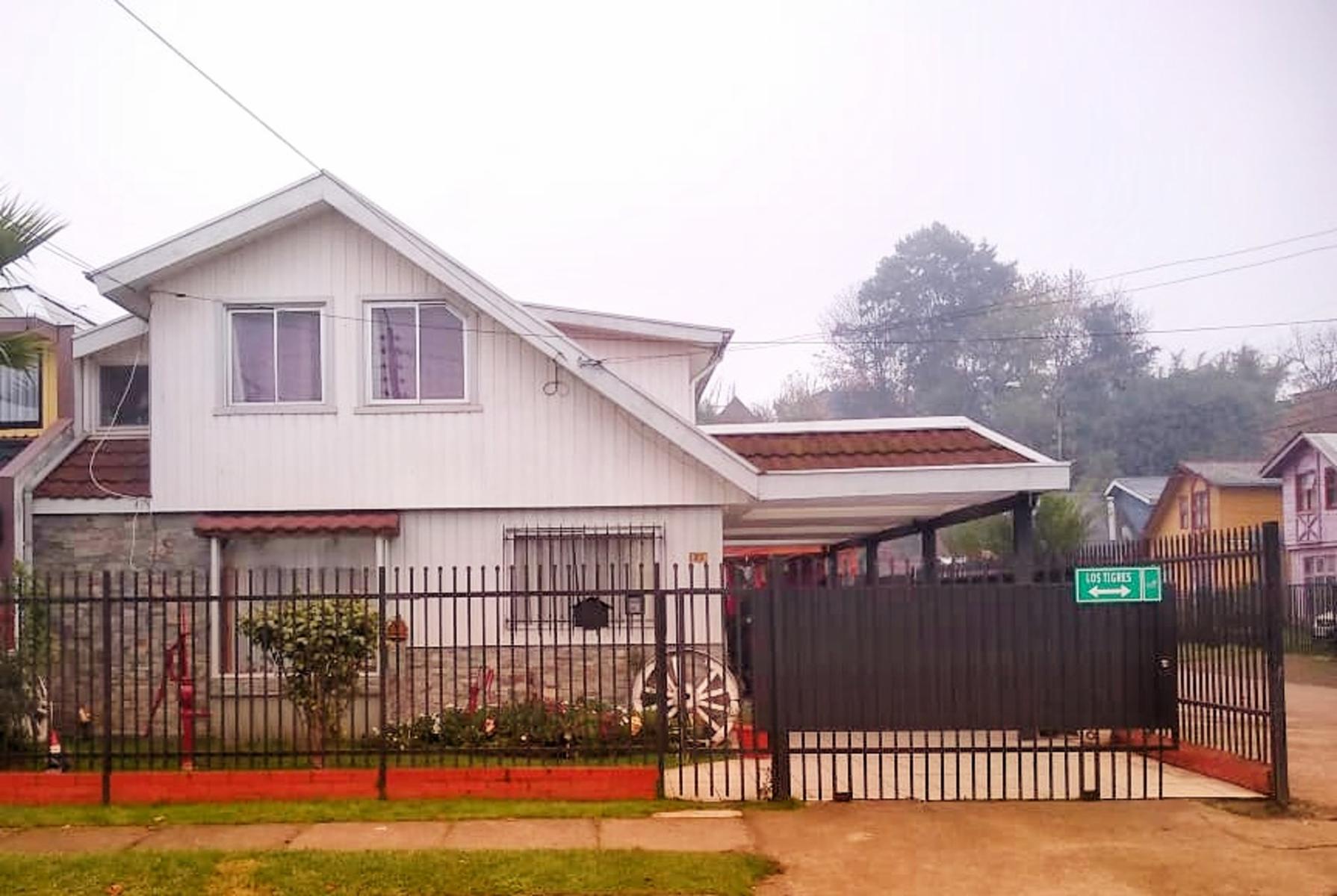 AQUÍ tu Propiedad VENDE Casa de dos niveles mas departamento al fondo