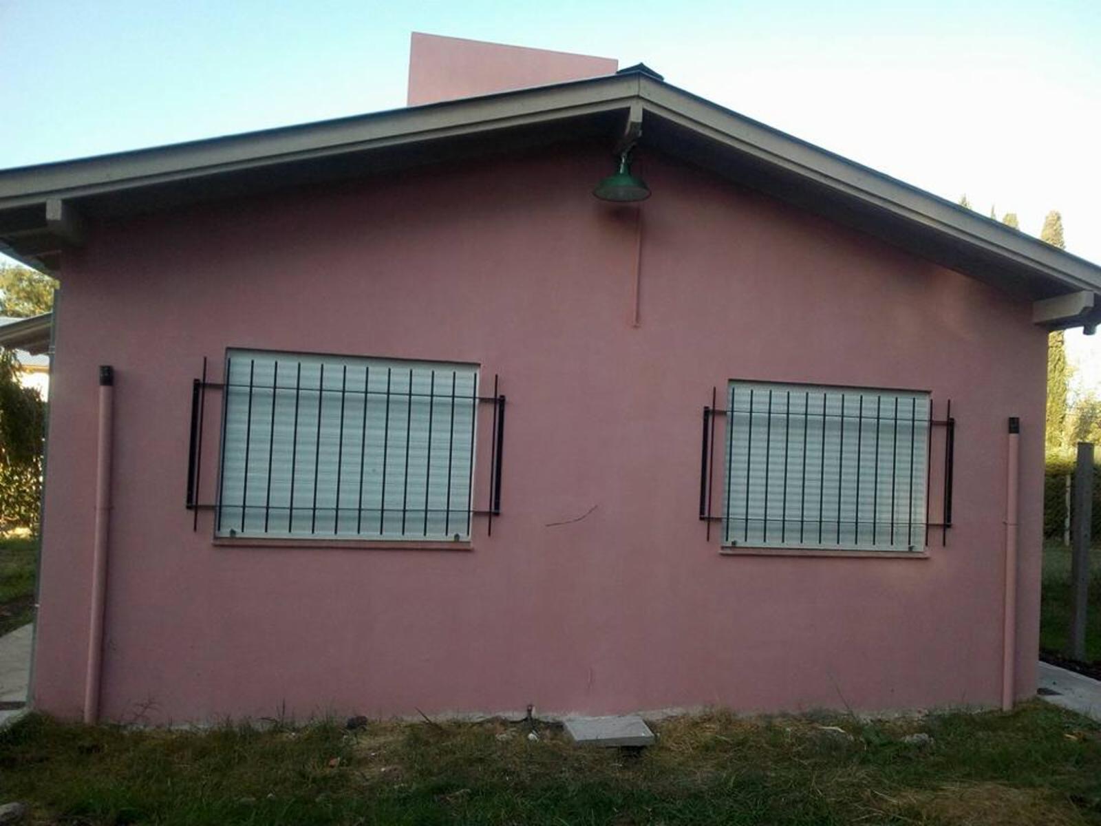 CASA EN ALQUILER EN PILAR , VILLA ROSA.-