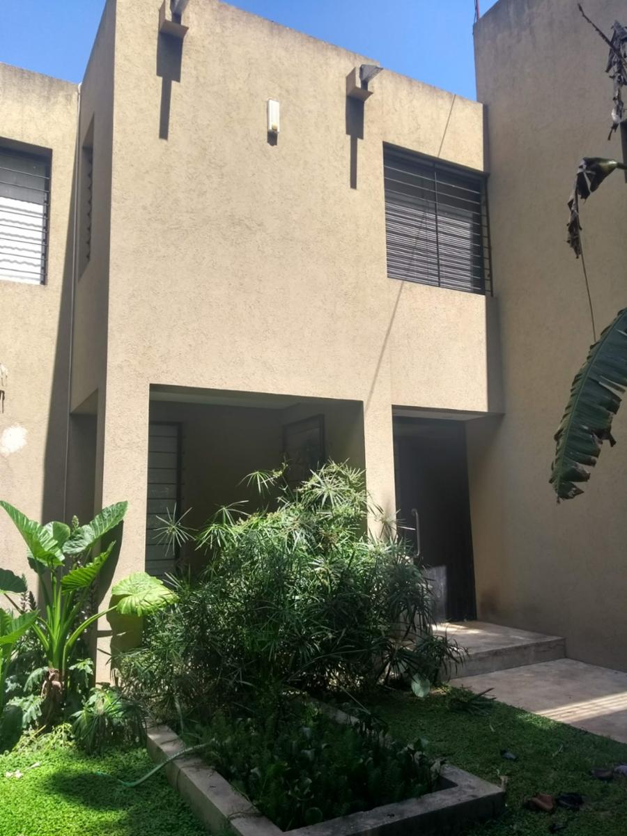 Excelente vivienda en barrio privado C.U.B.A