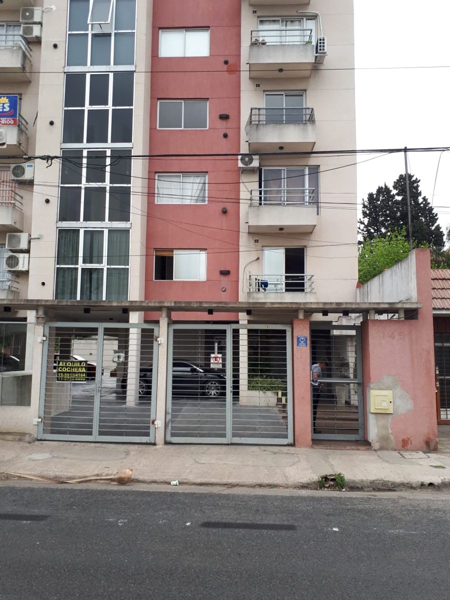 Departamento 2 Amb. con balcon Frente Al Metrobus 6to Piso Al Frente Excelente Estado
