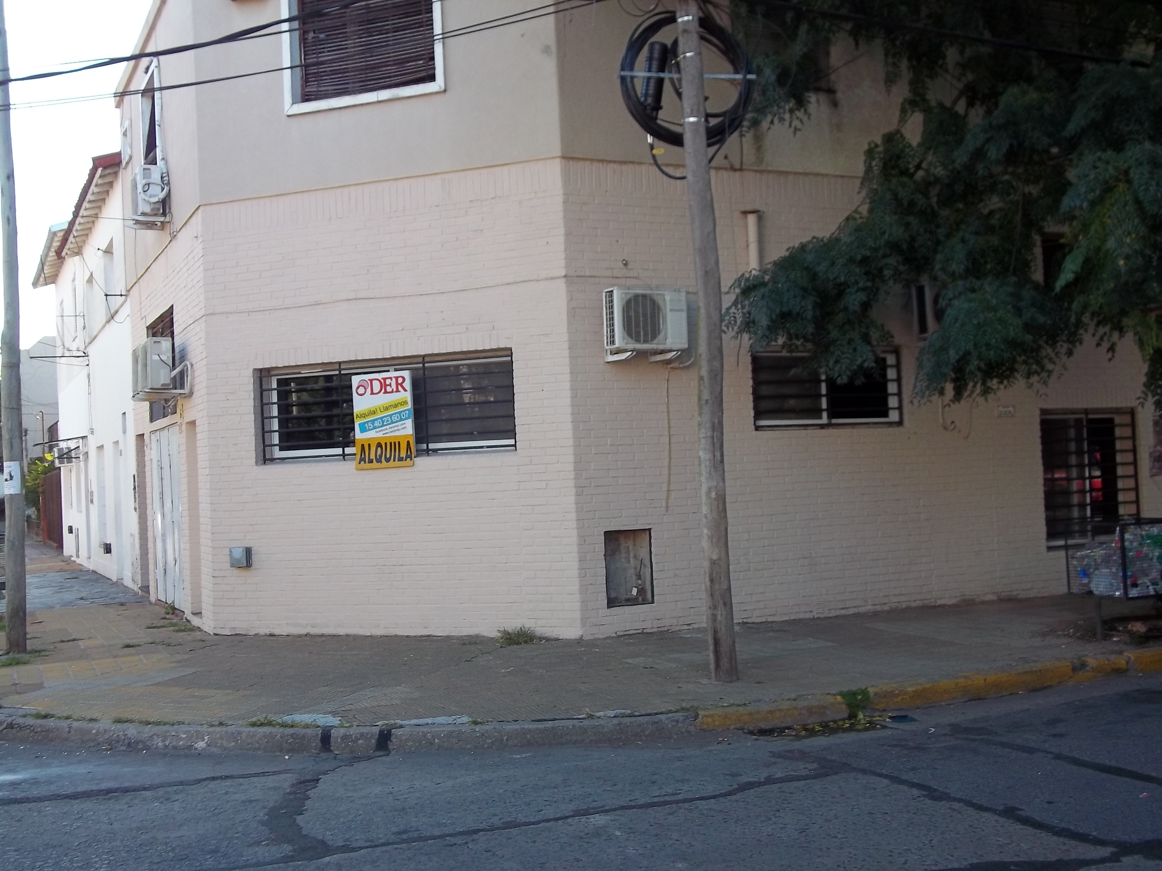 OLIVOS excelente propiedad con acceso independiente uso prof.comercial y/o vivienda, 4/5 amb 80 mts cub. sin patio