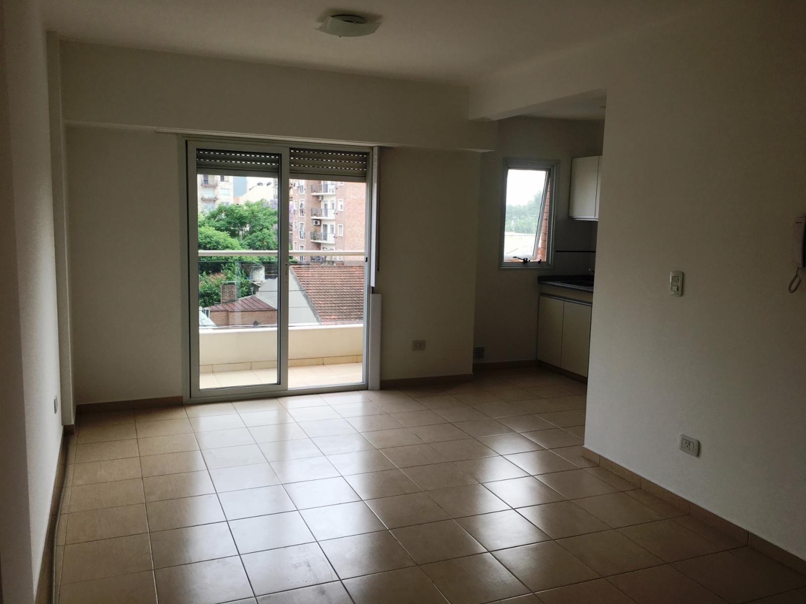 Excelente 2 ambientes nuevo, al frente, balcón, 2 baños.