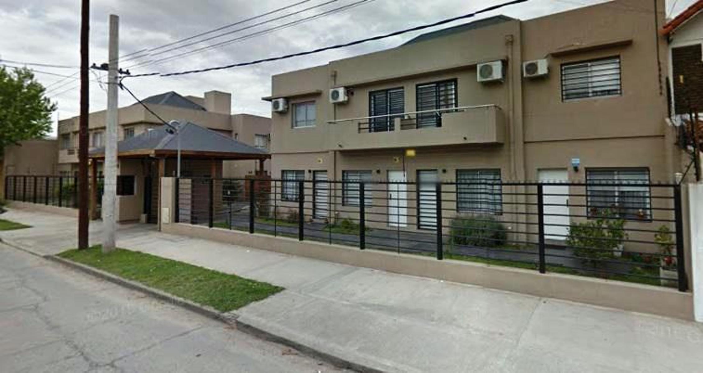 Duplex 3 amb Complejo Village Haedo Cochera y seguridad