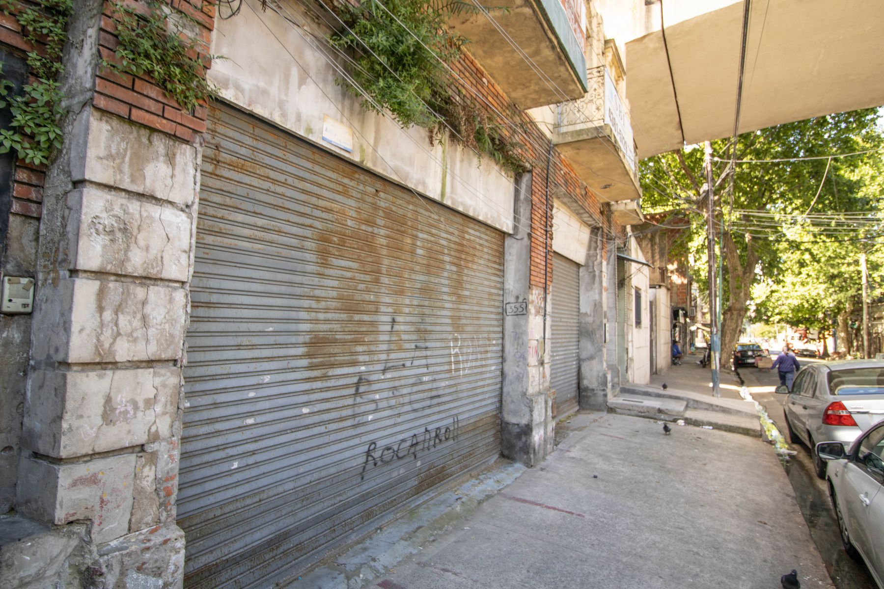 Local comercial - Sin expensas - 144m² - Doble altura 4.20 metros - Arefaccionar - Se escuchan ofertas - La Boca