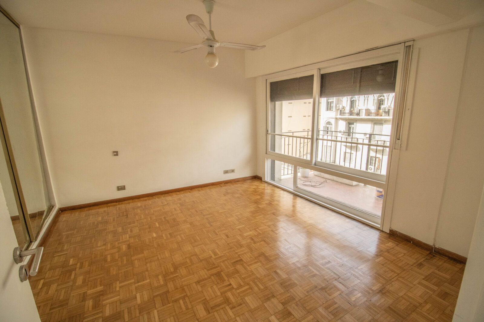 BAJÓ DE PRECIO Departamento Semipiso 4 Ambientes con Balcón corrido y Dependencia - Luminoso - 127m² - Apto profesional - Retiro