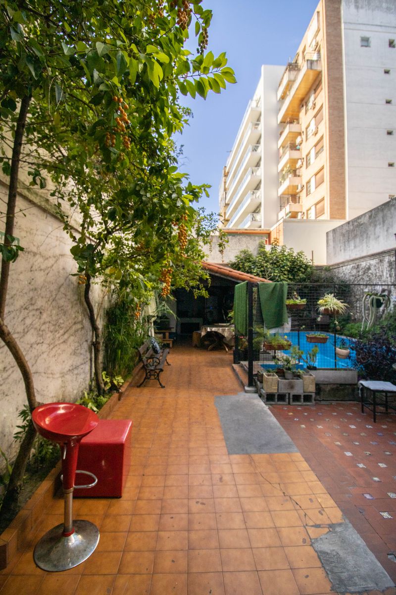 Hermosa Casa 8 Ambientes con Patio y Terraza - 3 Plantas - Destino comercial - 320m² - Palermo