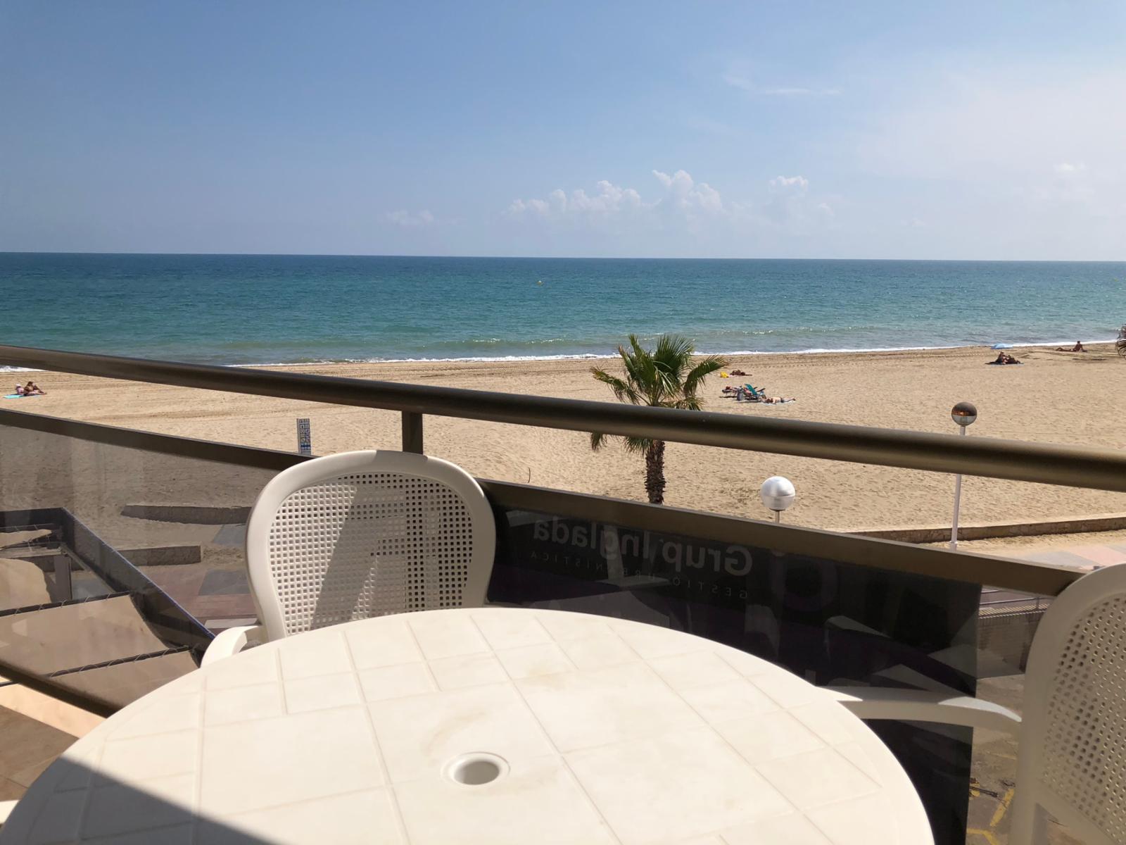 Apartamento frontal al mar. Gran inversión.