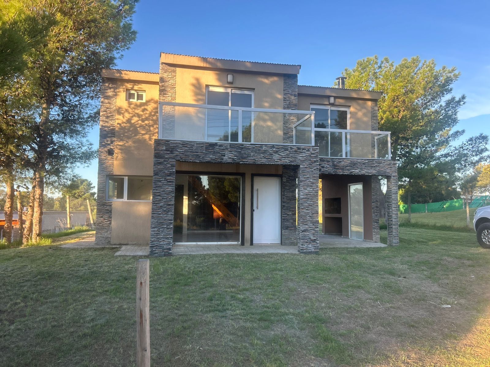 Dúplex en venta, con proyecto para 3 unidades mas