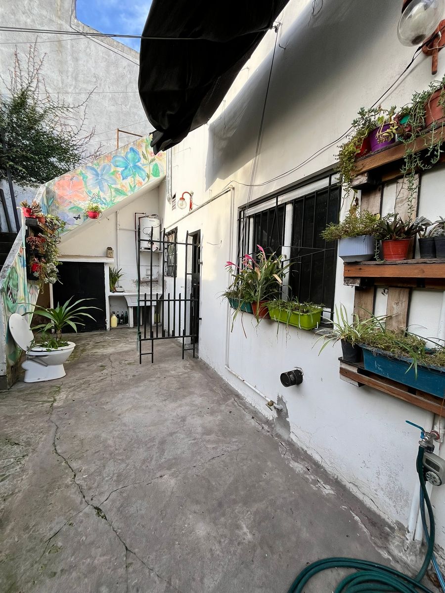 CASA 3 AMBIENTES CON PATIO