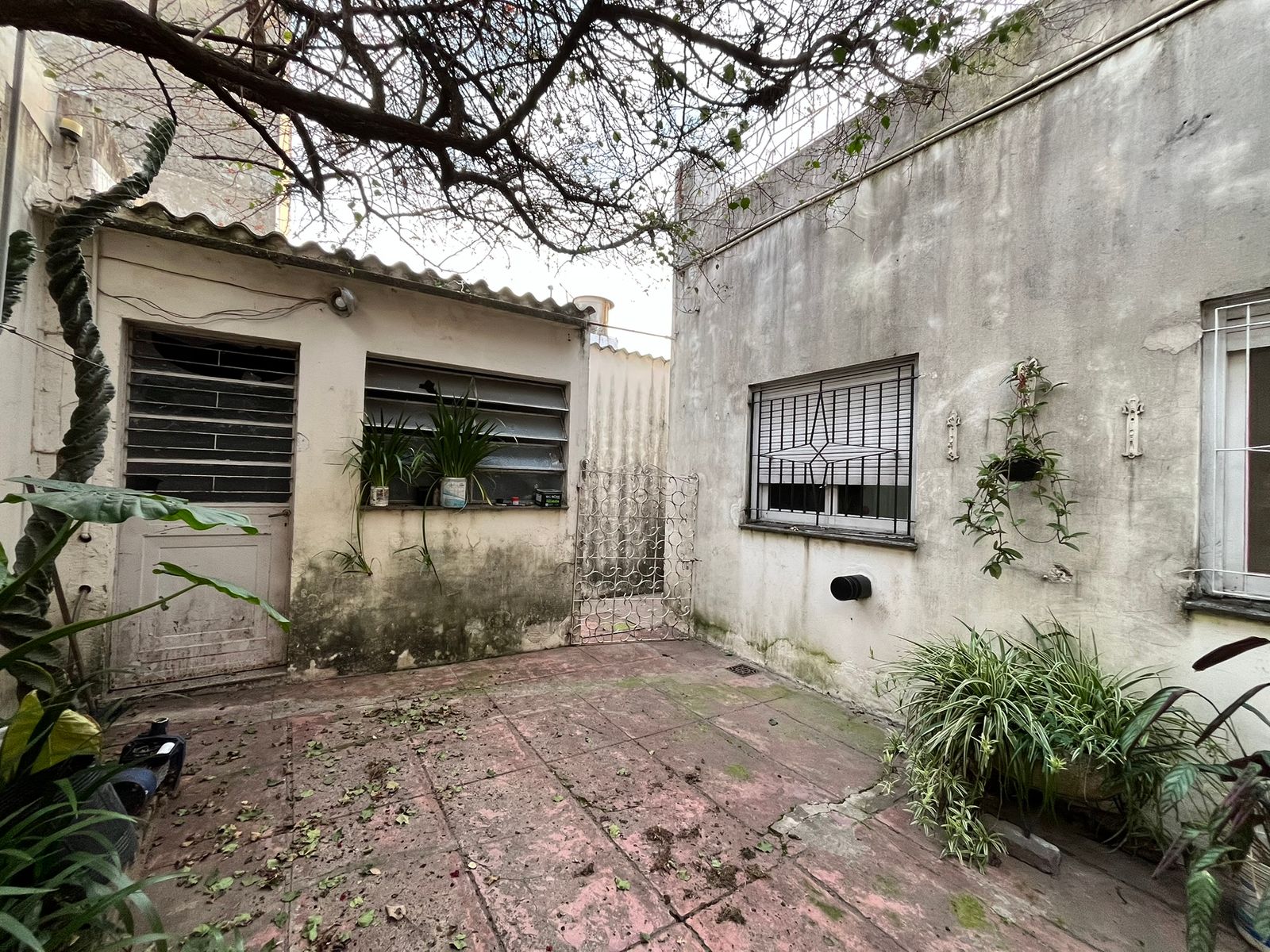 CASA 3 AMBIENTES CON PATIO