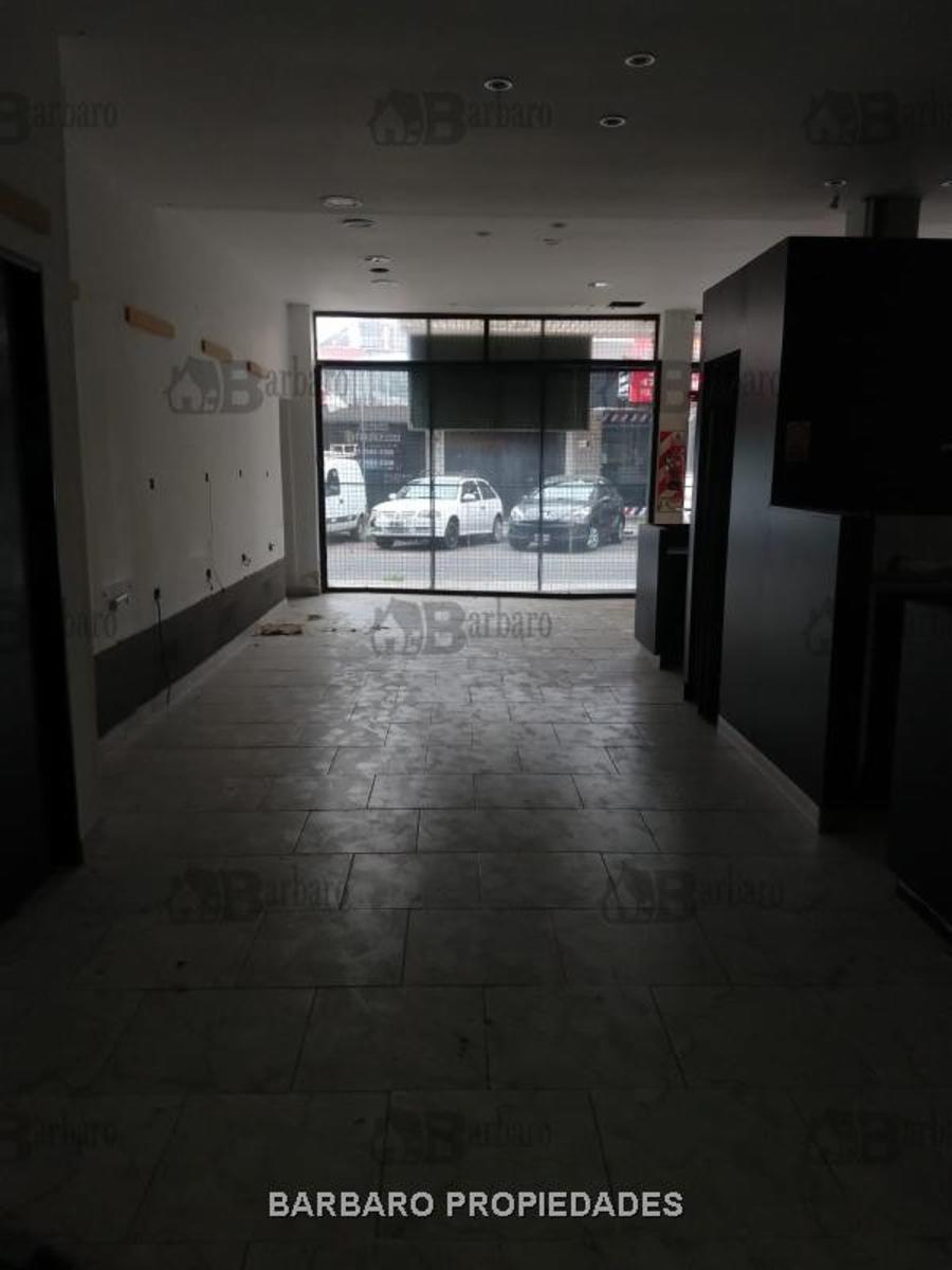 BARBARO ALQUILA LOCAL A METROS DE LA PEATONAL BELGRANO, SAN MARTIN CENTRO