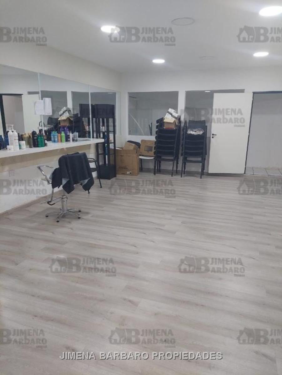 BARBARO ALQUILA OFICINA EN SAN MARTIN CENTRO