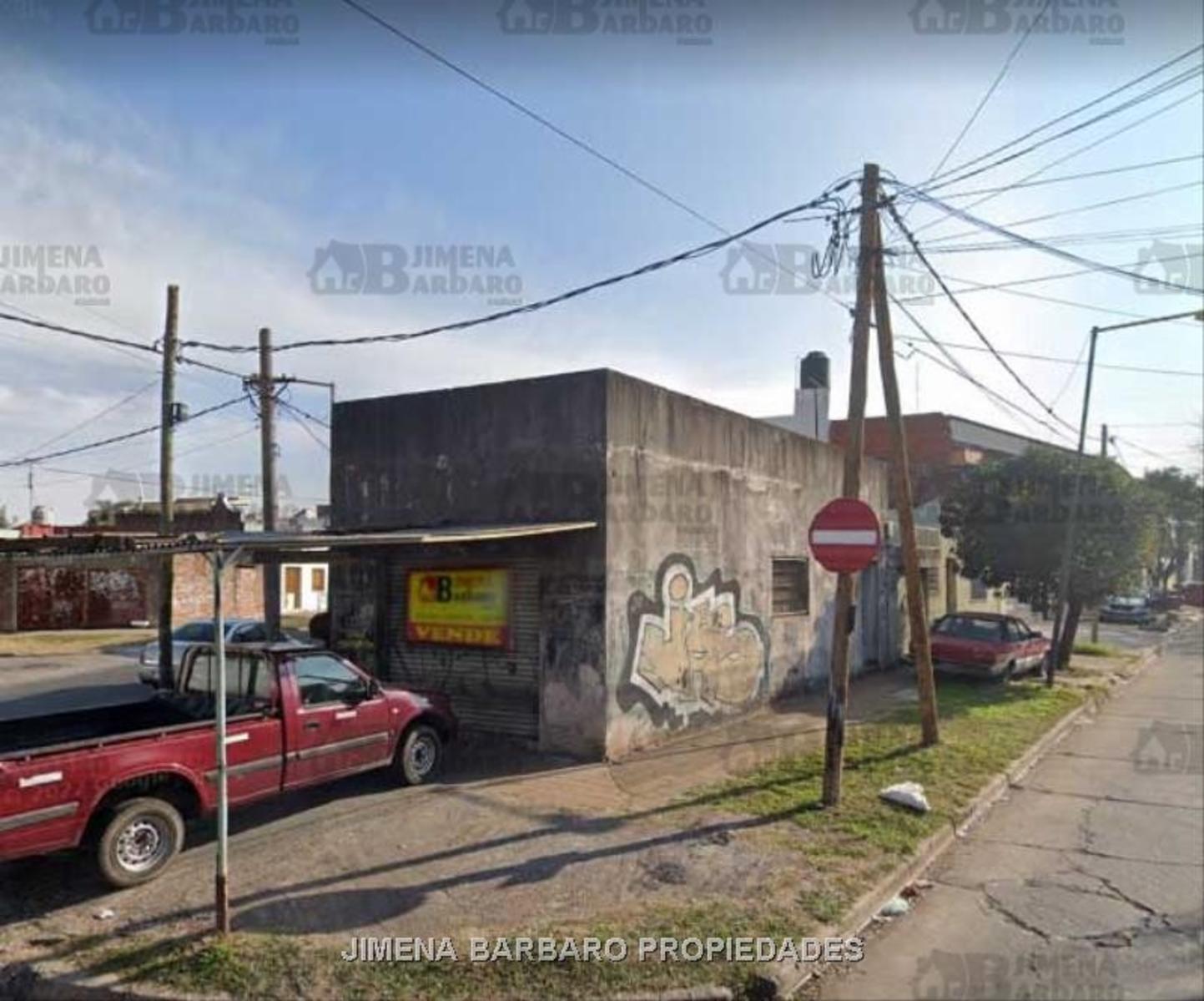 BARBARO VENDE CASA MULTIFAMILIAR CON LOCAL
